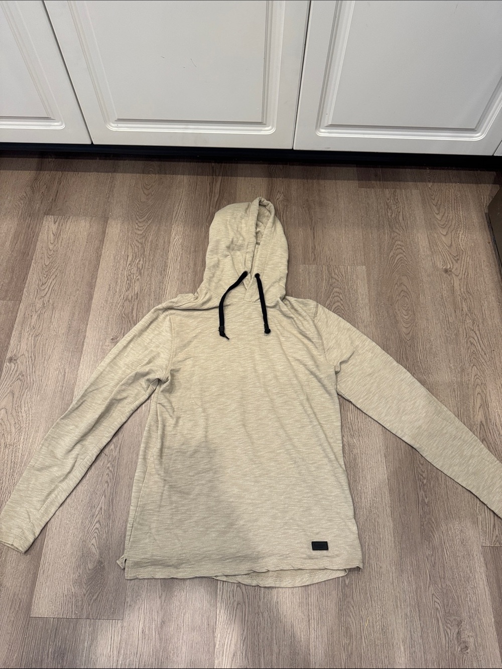 Buckle Men's Hooded Long-Sleeve Shirt - Light Beige with Black Drawstrings